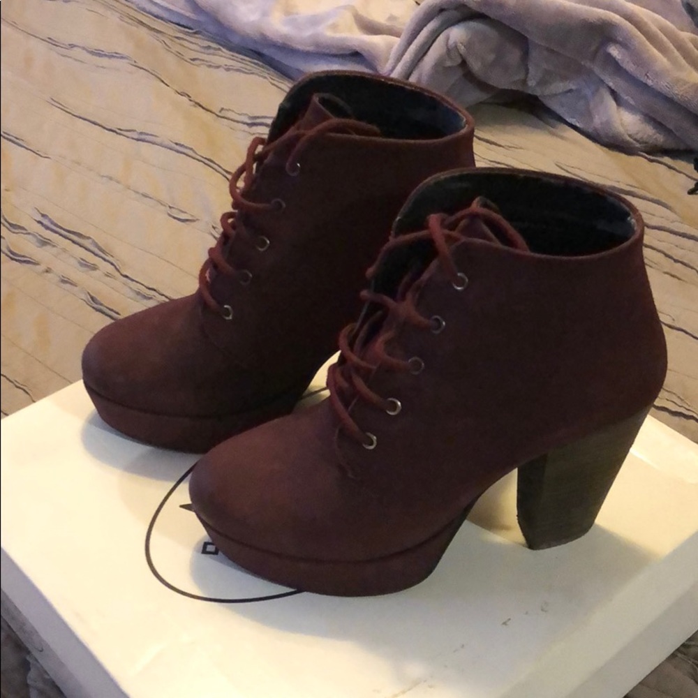 Steve Madden raspy burgundy boots